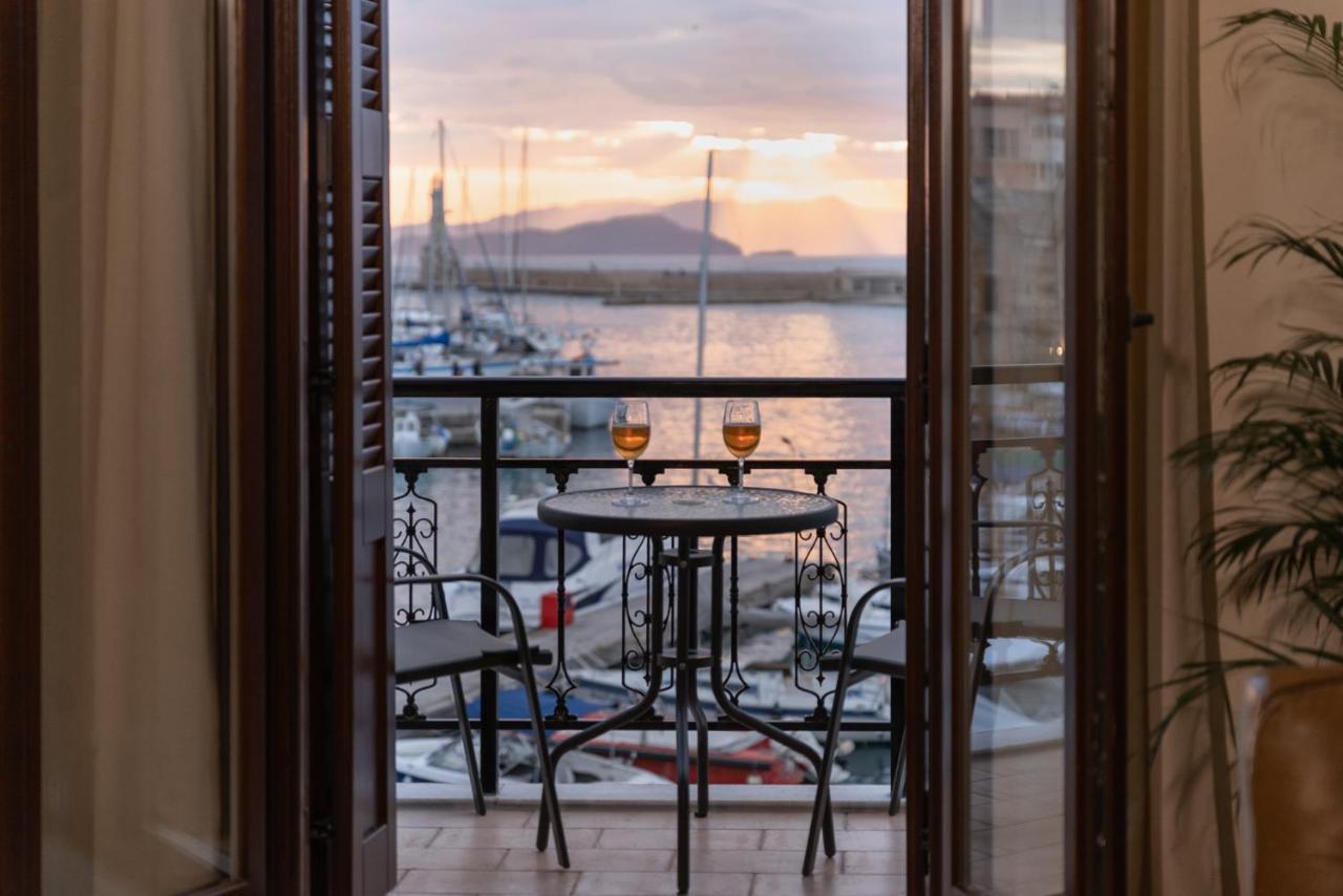 Destino Home Overlooking The Venetian Port Of Chania Hriszí Aktí Haniá Kültér fotó